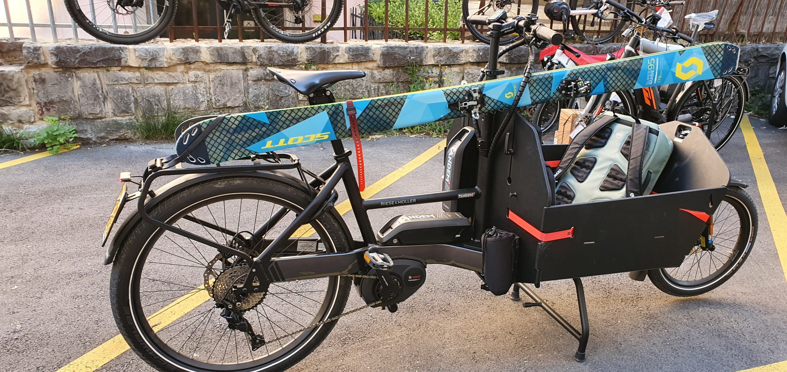 Parade de vélos cargos TANDEM Lausanne et Riviera Votre spécialiste