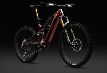 MTB-3298_MY24_LEVO_SW_FRONT-3QUATERS_1846_V2_1080x1350-20250224-235046