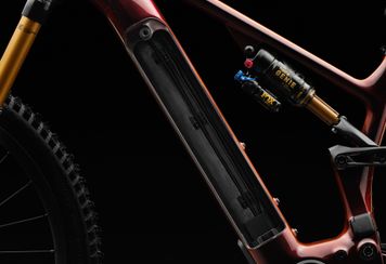 MTB-3298_MY24_LEVO_SW_SWAT-DETAIL_0865_V2_1080x1350-20250224-235046